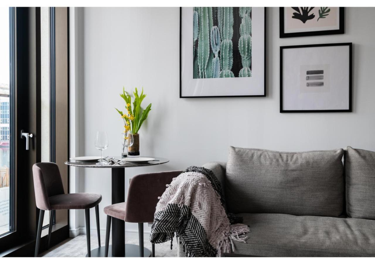 Elegant And Modern Apartments In Canary Wharf Right Next To Thames London Kültér fotó